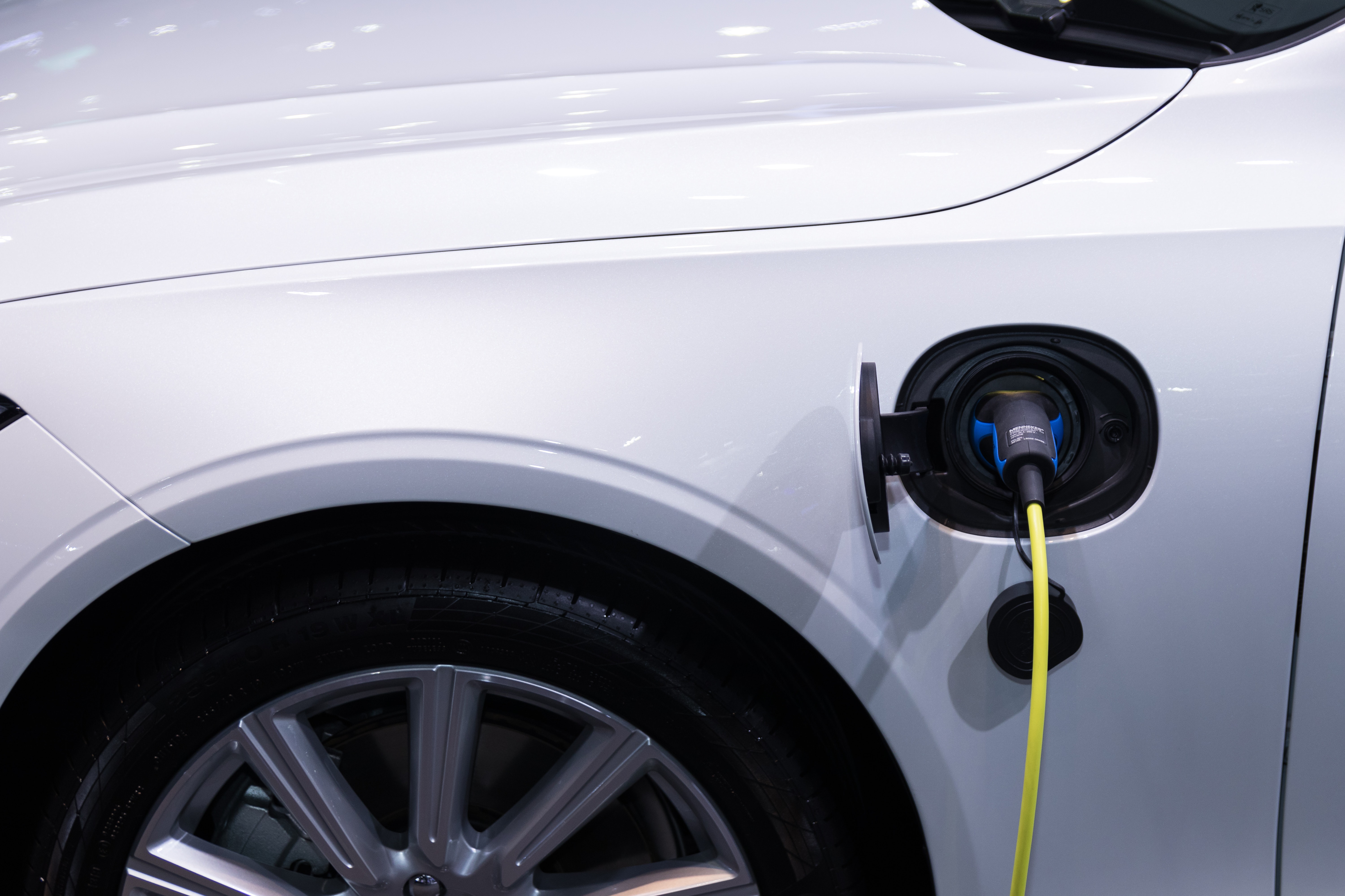 Electric car lease benefits